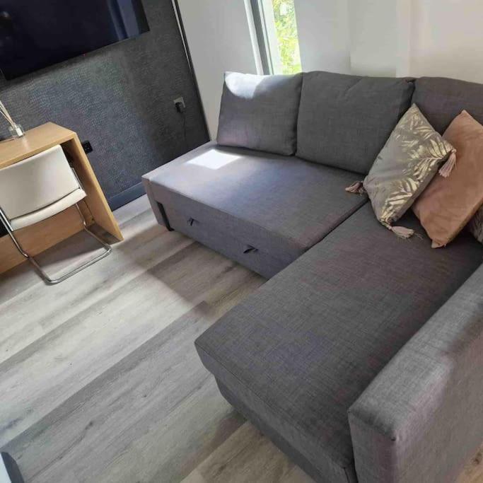 Modern In Peaceful Area Swindon